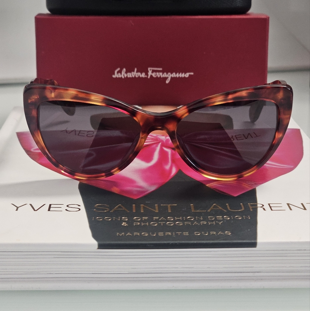 Salvatore Ferragamo Cat Eye Sunglasses FULL SET - Picture 9 of 14